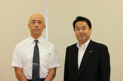 菊地弁護士と市長の画像