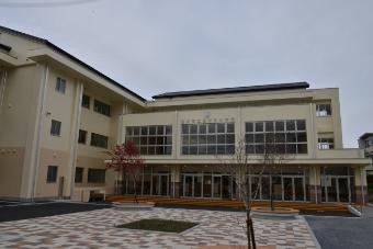 岩村田小学校新校舎の画像