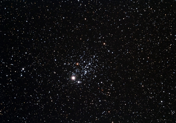 散開星団　NGC457の画像です。