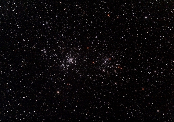 散開星団　NGC869、NGC884の画像です。