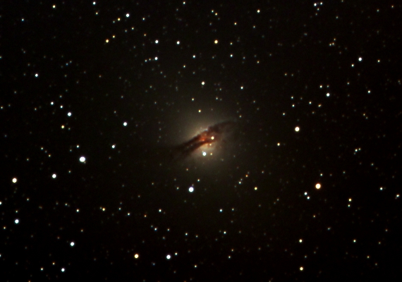 銀河　NGC5128の画像です。