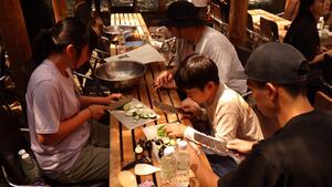 マレットゴルフをしているところの写真