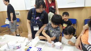 防災食作りをしている写真