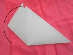 三角形の左端を折る写真