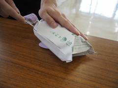 釣った魚をさばいている様子2