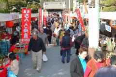山門市で賑わう様子の写真