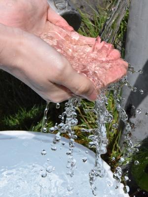 水