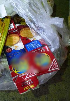 可燃ごみに混ざっていた菓子の紙箱の画像