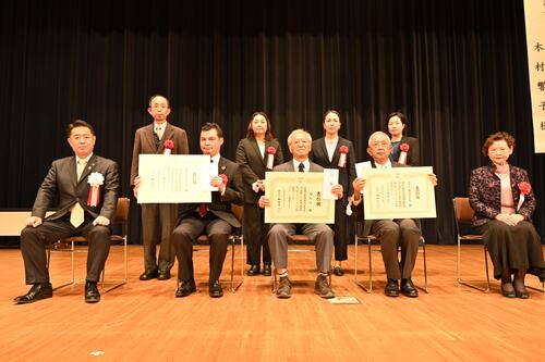 栁田市長を囲んで記念写真
