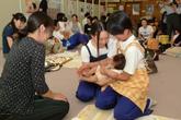 思春期赤ちゃんふれあい体験学習の様子