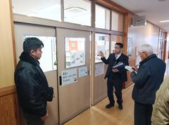 現地視察の様子(佐久平浅間小学校)