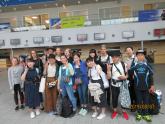 タリン空港に見送りに来てくれたエストニアの子たちと一緒に