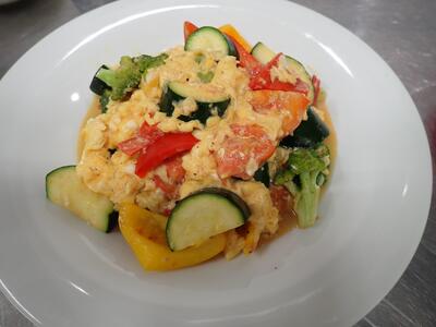 野菜と卵の炒めもの写真