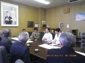 臼田まちづくり協議会、佐久総合病院関係者との談話の様子