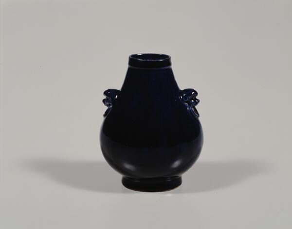 茄紫釉双耳小壺（写真クリックで拡大）