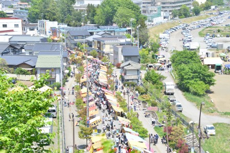 天候に恵まれ賑わう会場の画像