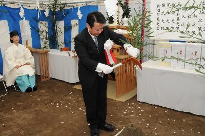 安全祈願祭に臨む市長の画像