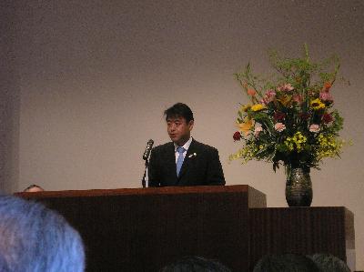 総決起大会で挨拶する市長の画像