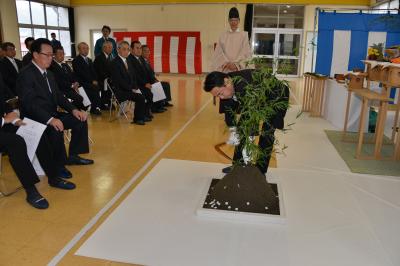 安全祈願祭に臨む市長の画像