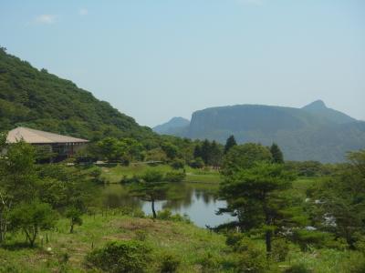 見返り坂から山荘あらふねと荒船山を望む（昨年8月撮影）の画像