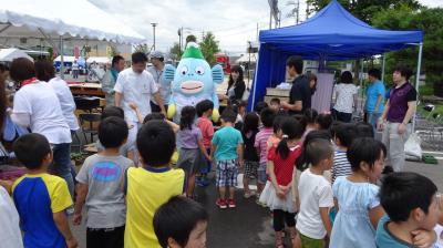 イベント会場に登場したゆるキャラ「あさまんぼう」の画像