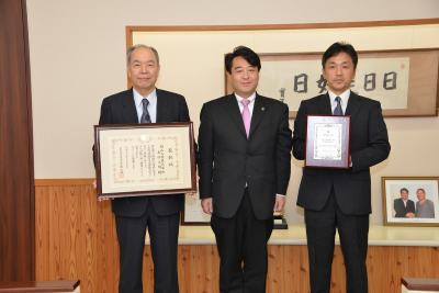 樫山社長らとの記念撮影の画像