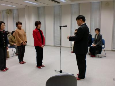 修了証の授与の様子の画像