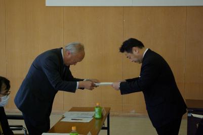 委嘱書交付の様子の画像