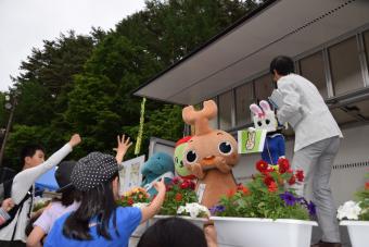 ご当地キャラじゃんけん大会の様子の画像