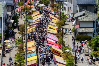 にぎわう会場の画像