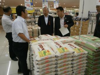 特別栽培米販売の様子の画像