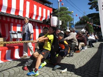 宿場綱引き大会の様子の画像