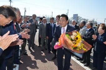 初登庁の様子の画像