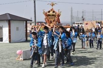 子供神輿の様子の画像