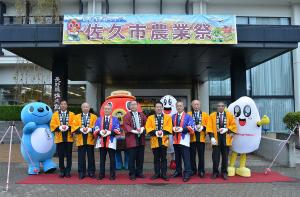 開会式の様子の画像