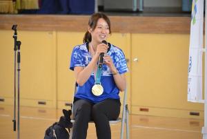 菊池彩花氏の画像