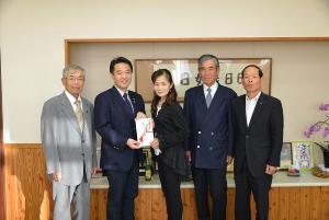 林カラオケを楽しむ会の皆さんとの画像