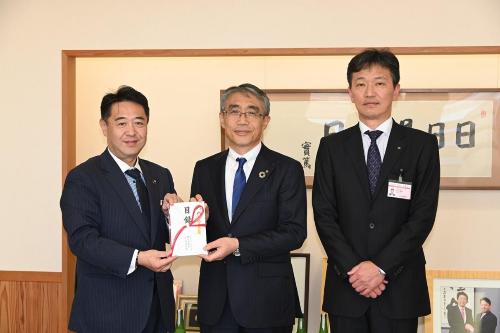西沢頭取・伴佐久支店長と1