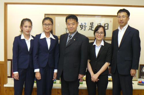 ベトナム人技能実習生の皆さまと1