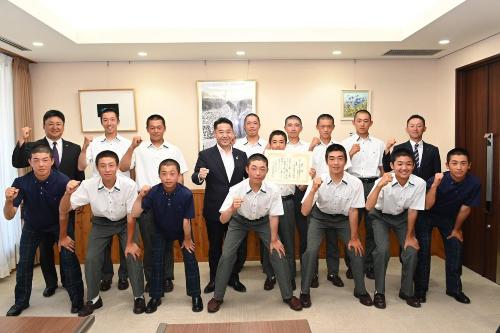 佐久長聖中学校軟式野球部の皆様と1