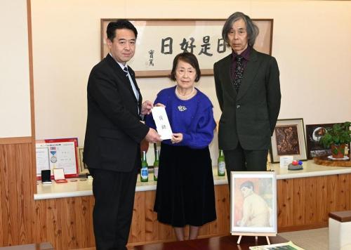 贈呈の様子1