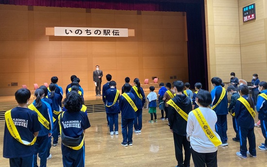 う
