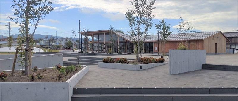 野沢多目的広場交流棟の北西側からの写真