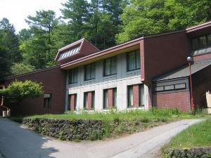 軽井沢町立離山図書館