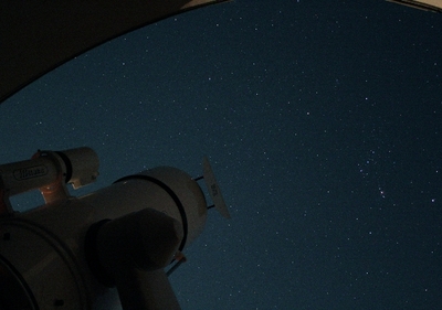 望遠鏡とオリオン座の写真