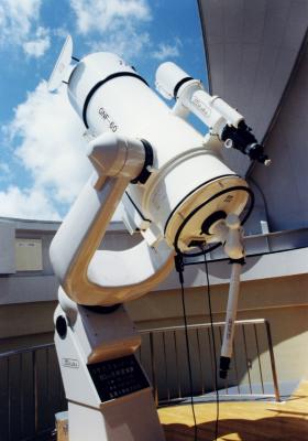 60cm反射望遠鏡の写真です。