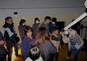 「スマホで土星を撮ろう！」のようす