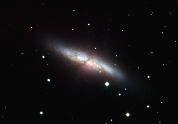 銀河　M82の画像です。