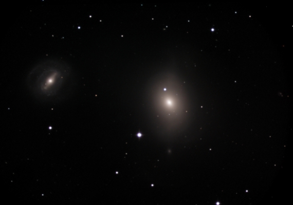 銀河　M85の画像です。