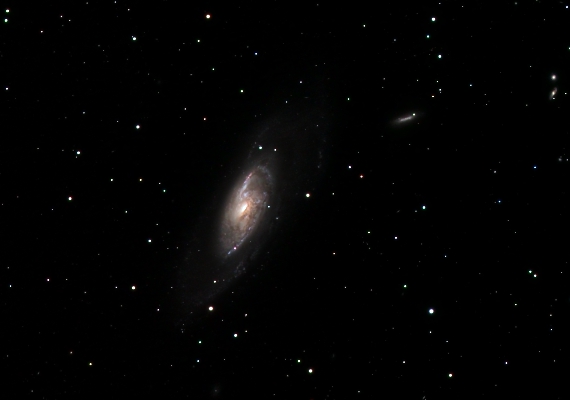 銀河　M106の画像です。
